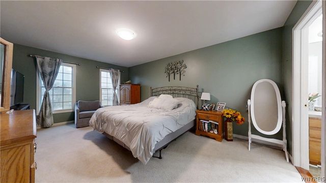 10 Muirfield Lane, Lancaster, NY 14086