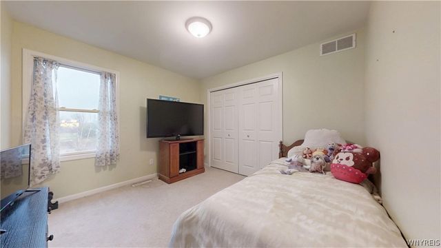 10 Muirfield Lane, Lancaster, NY 14086