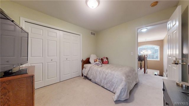 10 Muirfield Lane, Lancaster, NY 14086