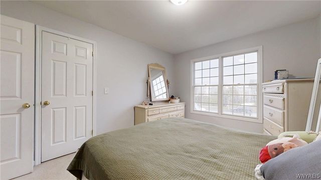 10 Muirfield Lane, Lancaster, NY 14086