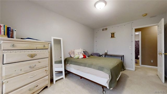 10 Muirfield Lane, Lancaster, NY 14086