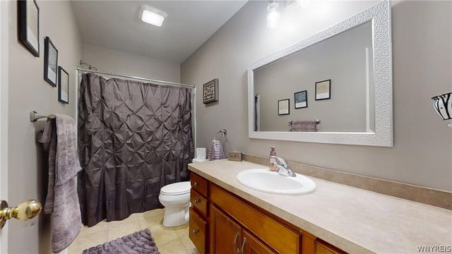 10 Muirfield Lane, Lancaster, NY 14086