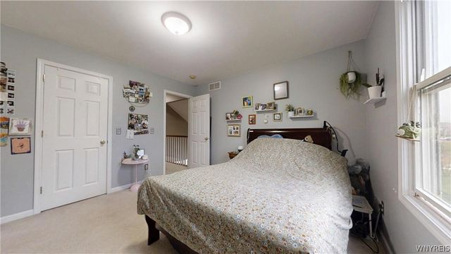 10 Muirfield Lane, Lancaster, NY 14086