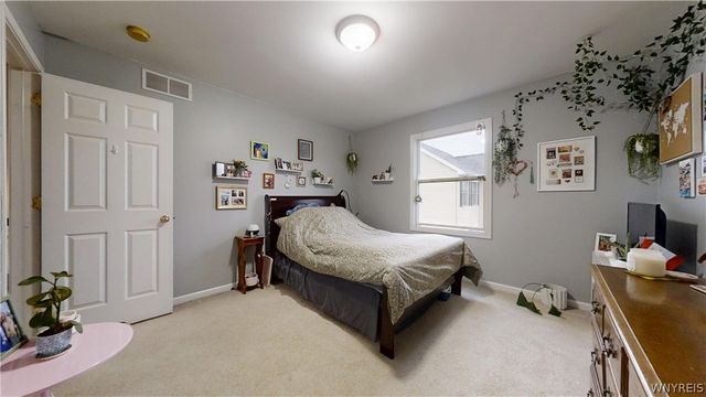 10 Muirfield Lane, Lancaster, NY 14086