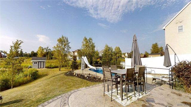 10 Muirfield Lane, Lancaster, NY 14086