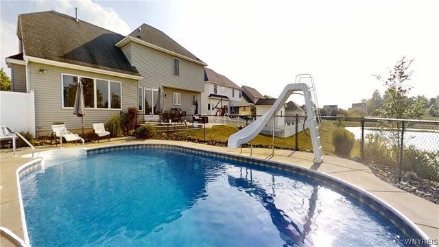 10 Muirfield Lane, Lancaster, NY 14086