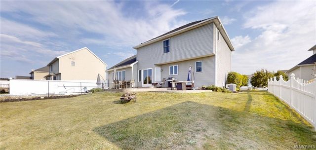 10 Muirfield Lane, Lancaster, NY 14086