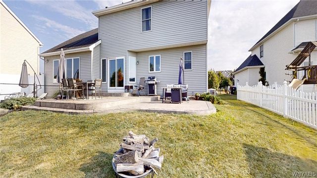 10 Muirfield Lane, Lancaster, NY 14086