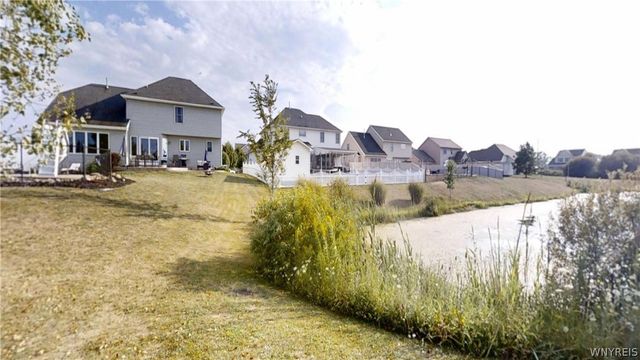 10 Muirfield Lane, Lancaster, NY 14086