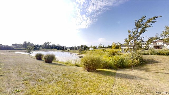 10 Muirfield Lane, Lancaster, NY 14086