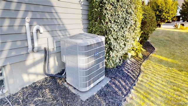 10 Muirfield Lane, Lancaster, NY 14086