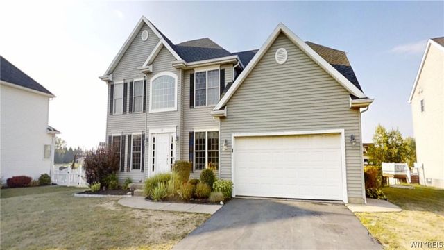 10 Muirfield Lane, Lancaster, NY 14086