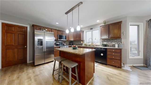 10 Muirfield Lane, Lancaster, NY 14086