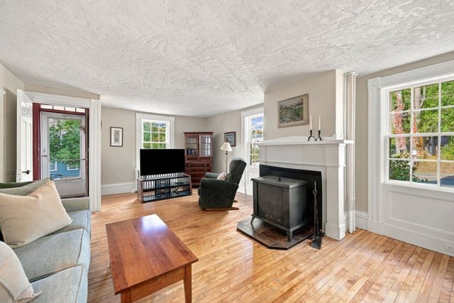 39 High Street, Topsfield, MA 01983