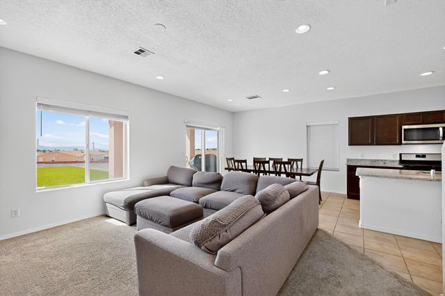 108 Hue Street SW, Rio Rancho, NM 87124