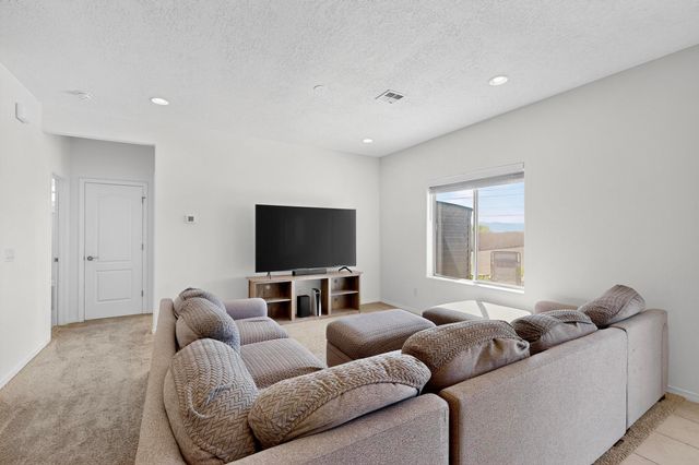 108 Hue Street SW, Rio Rancho, NM 87124