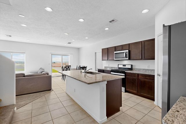 108 Hue Street SW, Rio Rancho, NM 87124