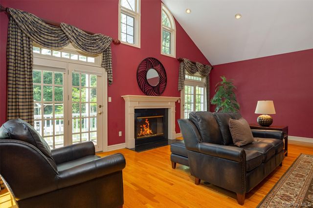 18 Innsbruck Boulevard, Hopewell Junction, NY 12533