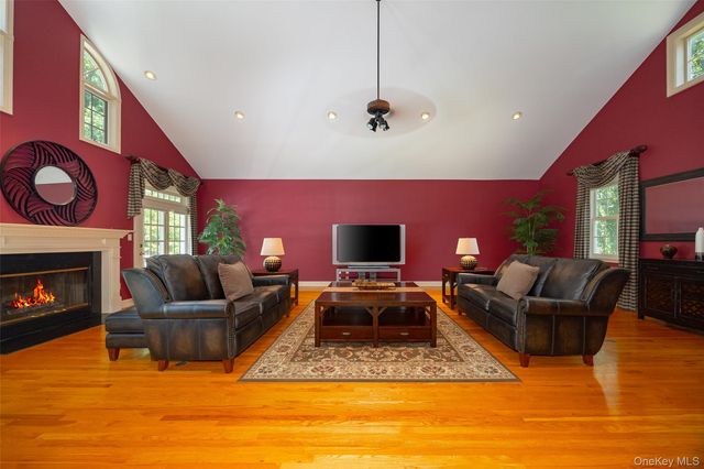 18 Innsbruck Boulevard, Hopewell Junction, NY 12533