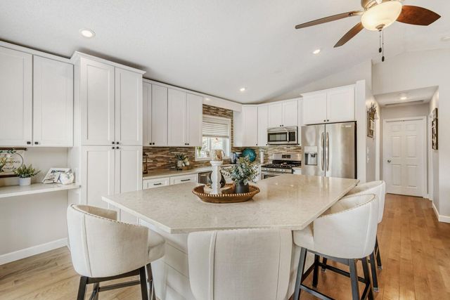 4385 Hamlet Avenue N, Oakdale, MN 55128
