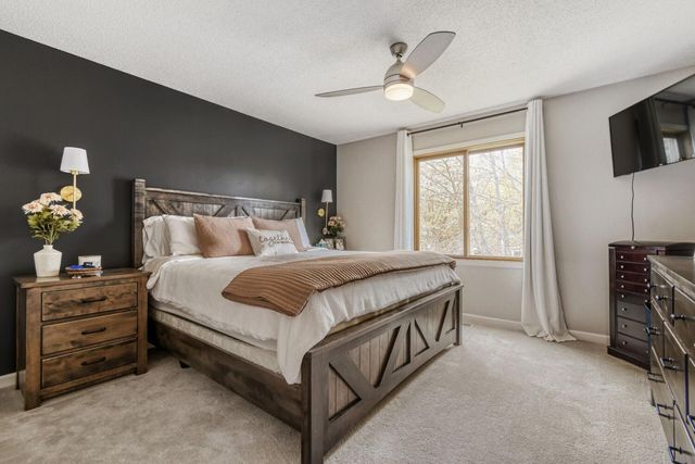 4385 Hamlet Avenue N, Oakdale, MN 55128