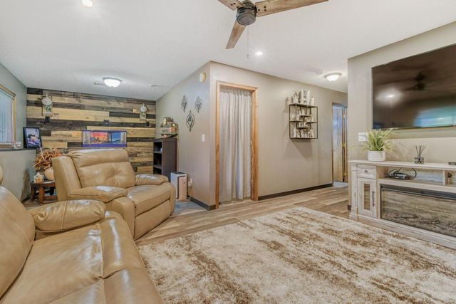 4385 Hamlet Avenue N, Oakdale, MN 55128