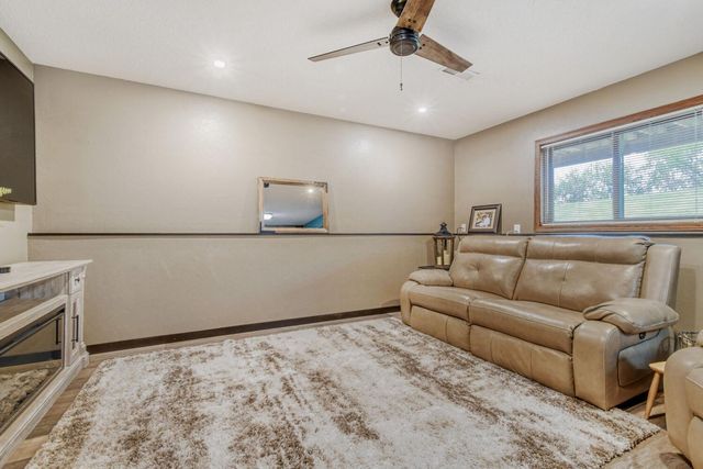 4385 Hamlet Avenue N, Oakdale, MN 55128