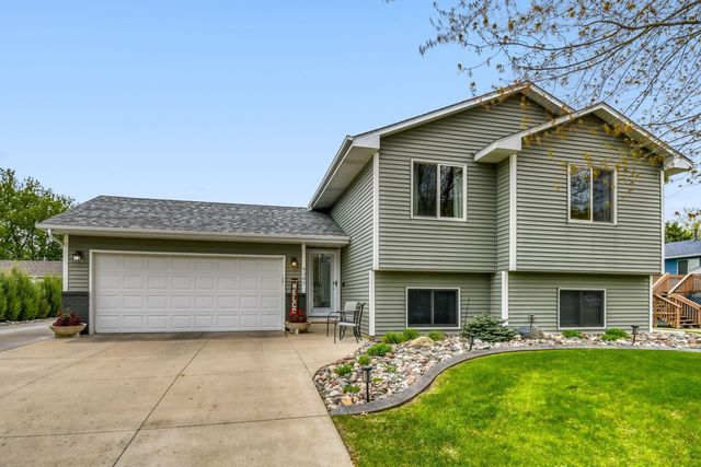 4385 Hamlet Avenue N, Oakdale, MN 55128