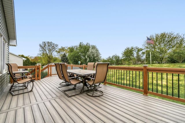 4385 Hamlet Avenue N, Oakdale, MN 55128