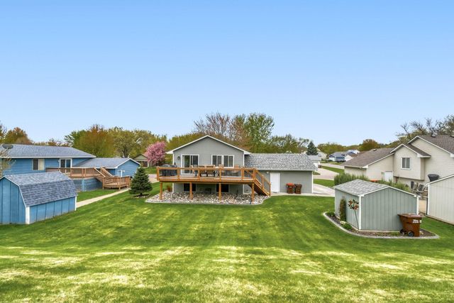 4385 Hamlet Avenue N, Oakdale, MN 55128