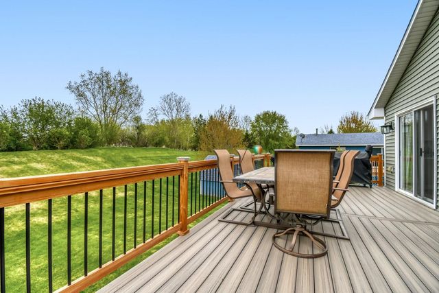 4385 Hamlet Avenue N, Oakdale, MN 55128
