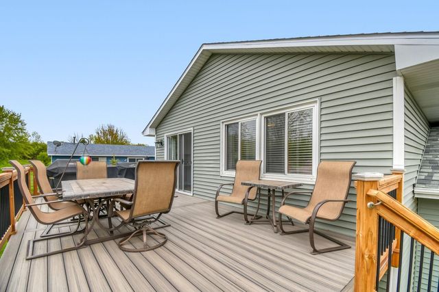 4385 Hamlet Avenue N, Oakdale, MN 55128