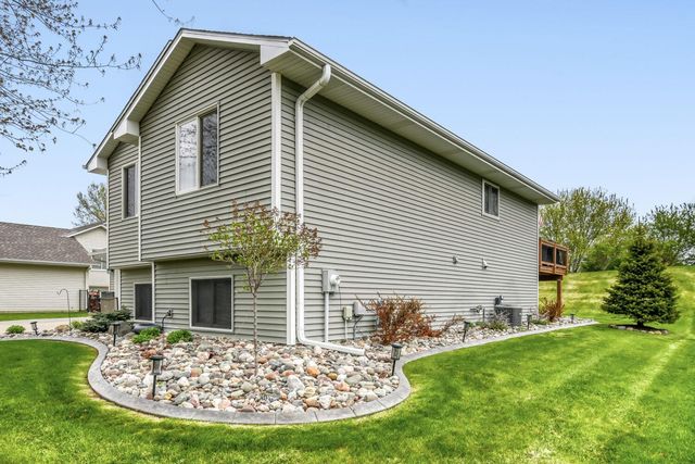 4385 Hamlet Avenue N, Oakdale, MN 55128