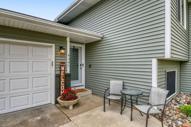4385 Hamlet Avenue N, Oakdale, MN 55128