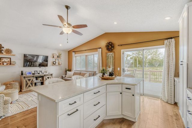 4385 Hamlet Avenue N, Oakdale, MN 55128