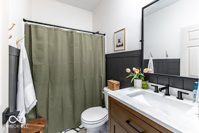 561 Riviera Place, Greenwood, IN 46143