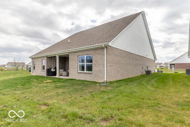 561 Riviera Place, Greenwood, IN 46143