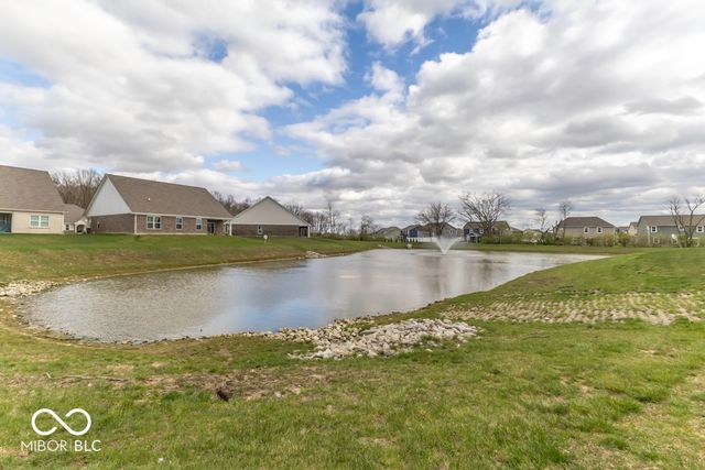 561 Riviera Place, Greenwood, IN 46143