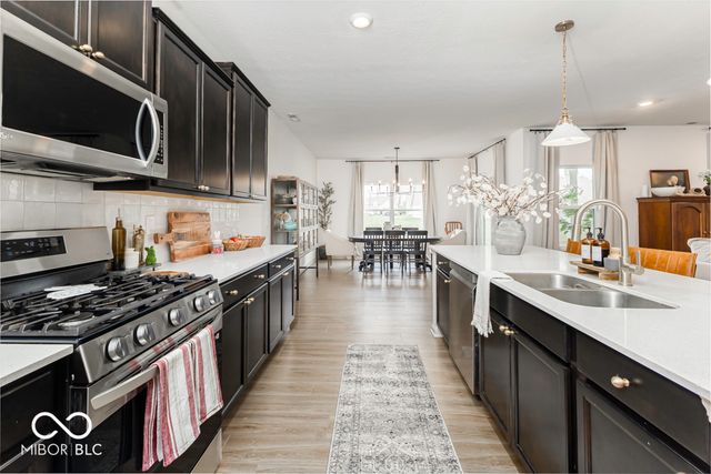 561 Riviera Place, Greenwood, IN 46143