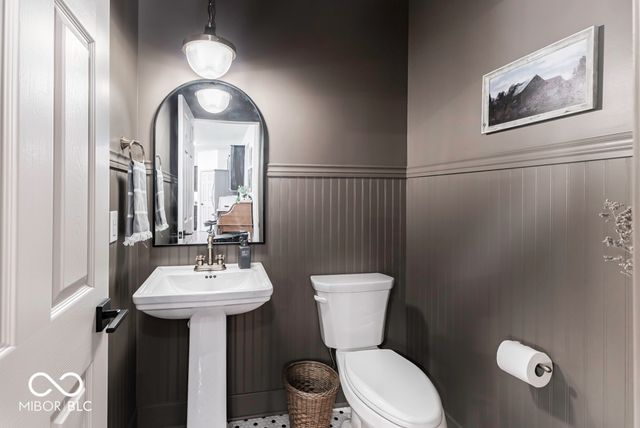 561 Riviera Place, Greenwood, IN 46143