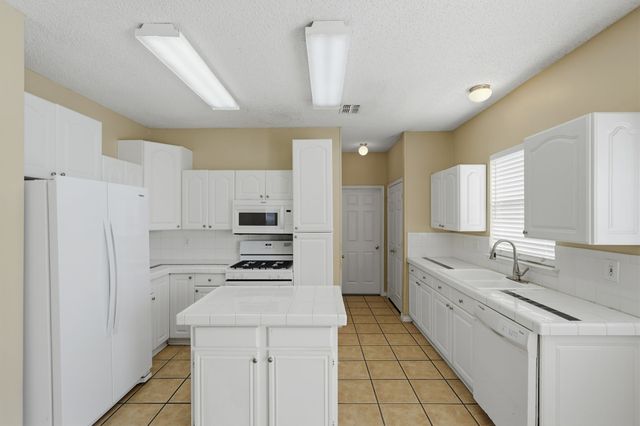 1213 Calvert Drive, Cedar Hill, TX 75104