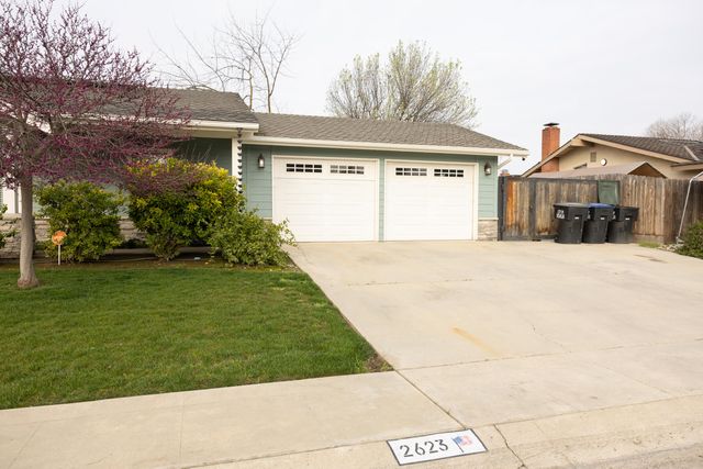 2623 S Silvervale Street, Visalia, CA 93277
