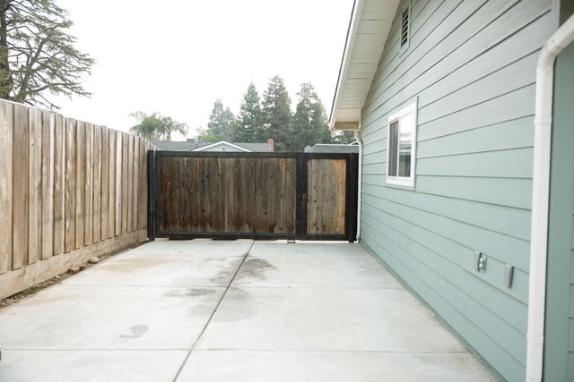 2623 S Silvervale Street, Visalia, CA 93277