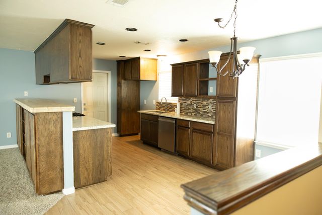 2623 S Silvervale Street, Visalia, CA 93277