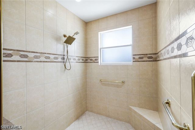 554 Avellino Isles CIR 101, Naples, FL 34119