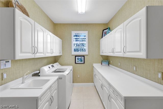 554 Avellino Isles CIR 101, Naples, FL 34119