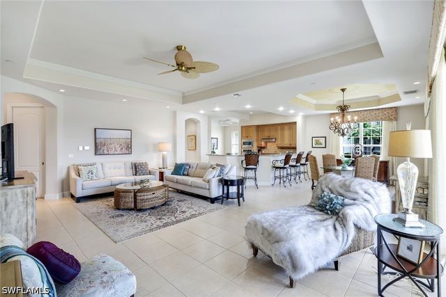 554 Avellino Isles CIR 101, Naples, FL 34119