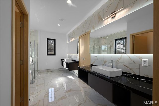 10652 Roanna Lane, Sunset Hills, MO 63128