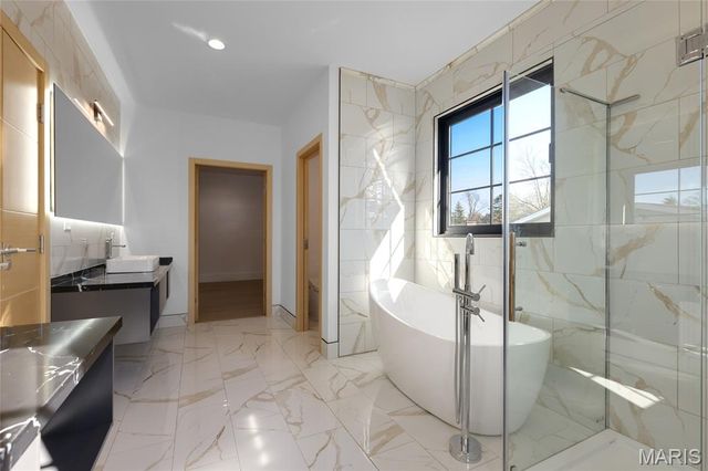 10652 Roanna Lane, Sunset Hills, MO 63128