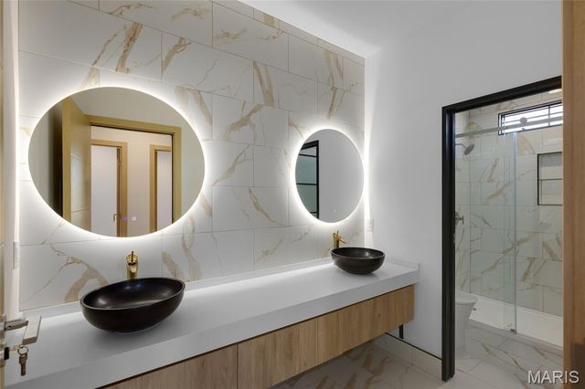 10652 Roanna Lane, Sunset Hills, MO 63128